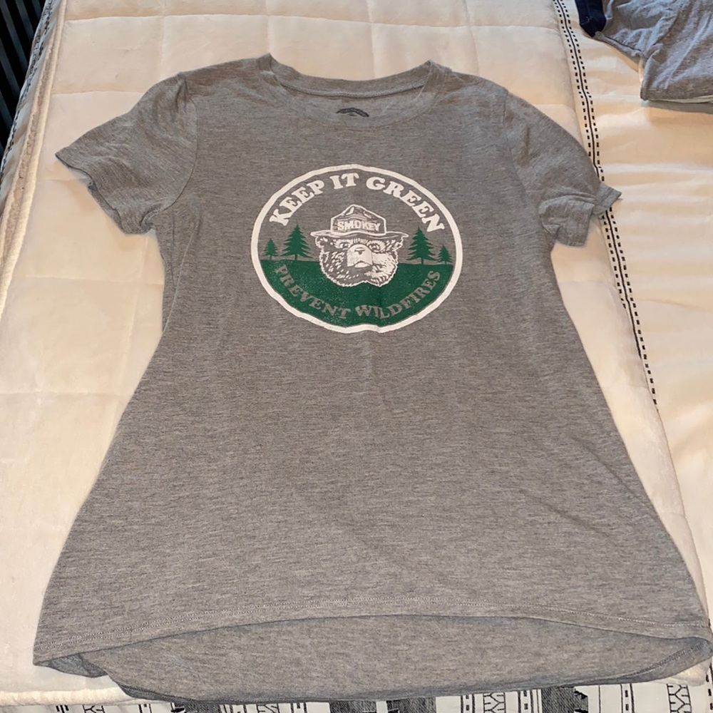 Smokey the bear graphic tee
